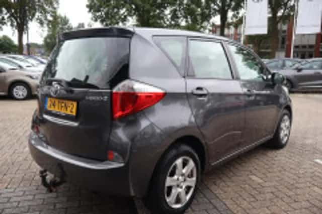 Toyota Verso s (2012) thumbnail 3