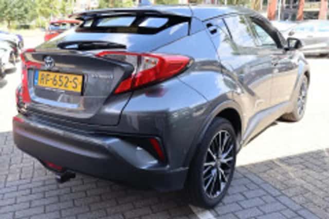 Toyota C-HR (2017) thumbnail 3