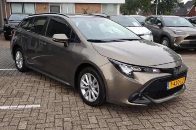 Toyota Corolla (2023) thumbnail 2