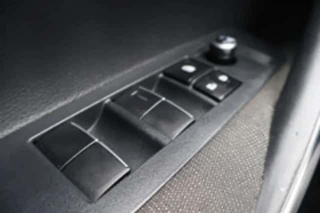 Toyota Corolla (2023) thumbnail 6