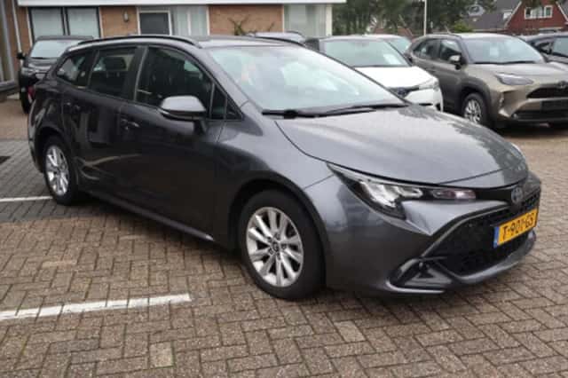 Toyota Corolla (2023) thumbnail 2