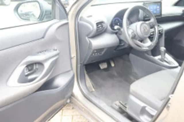 Toyota Yaris Cross (2025) thumbnail 4