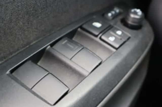 Toyota Yaris Cross (2025) thumbnail 5
