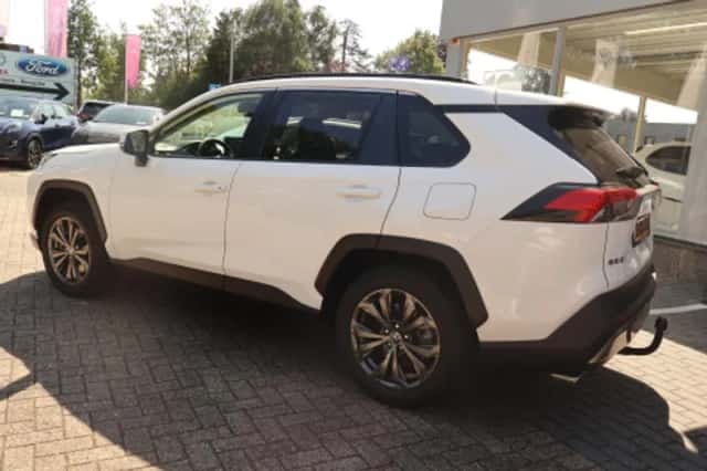 Toyota RAV4 (2023) thumbnail 2