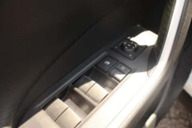 Toyota RAV4 (2023) thumbnail 6