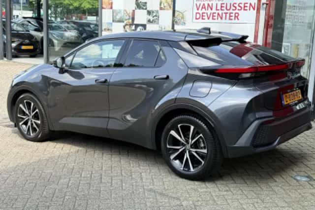 Toyota C hr (2024) thumbnail 2