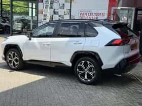 Toyota RAV4 (2025) thumbnail 2
