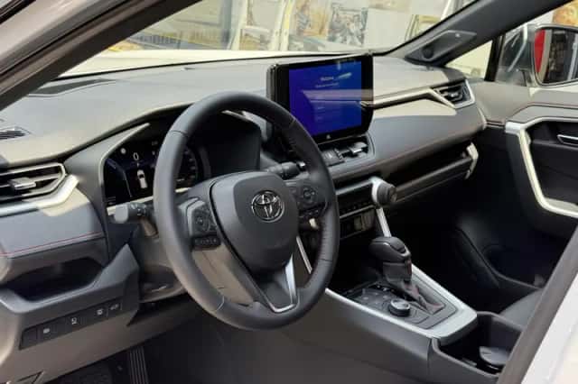 Toyota RAV4 (2025) thumbnail 11