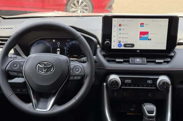 Toyota RAV4 (2025) thumbnail 12