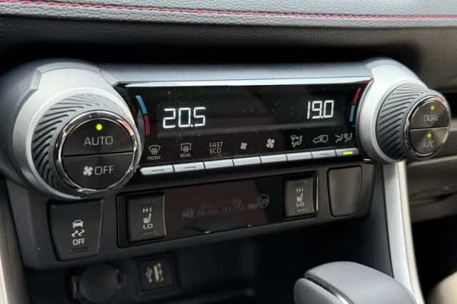 Toyota RAV4 (2025) thumbnail 14