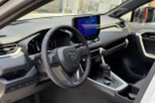 Toyota RAV4 (2025) thumbnail 39