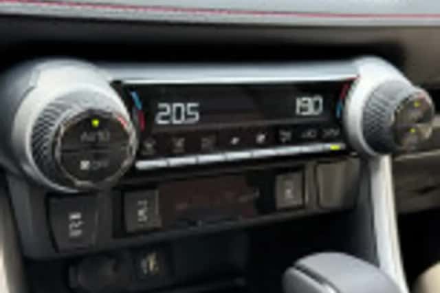 Toyota RAV4 (2025) thumbnail 42
