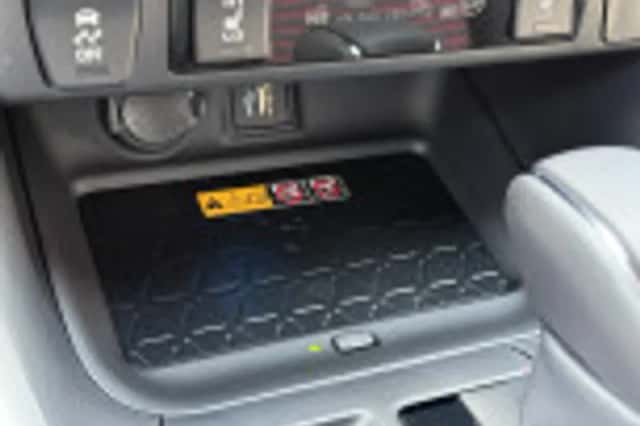 Toyota RAV4 (2025) thumbnail 43