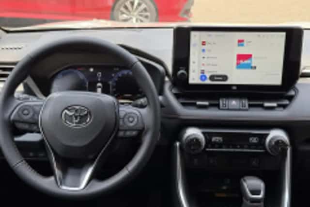 Toyota RAV4 (2025) thumbnail 6