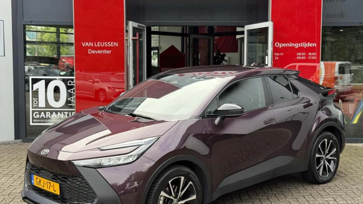Toyota C hr (2024) — foto 1