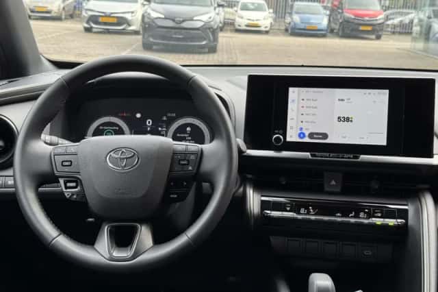 Toyota C hr (2024) thumbnail 13