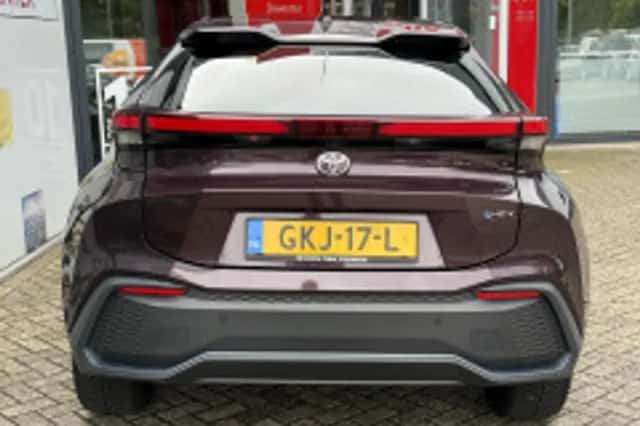 Toyota C hr (2024) thumbnail 3