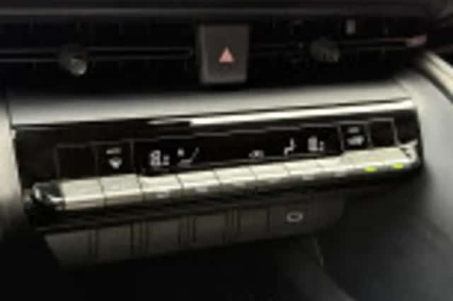 Toyota C hr (2024) thumbnail 37