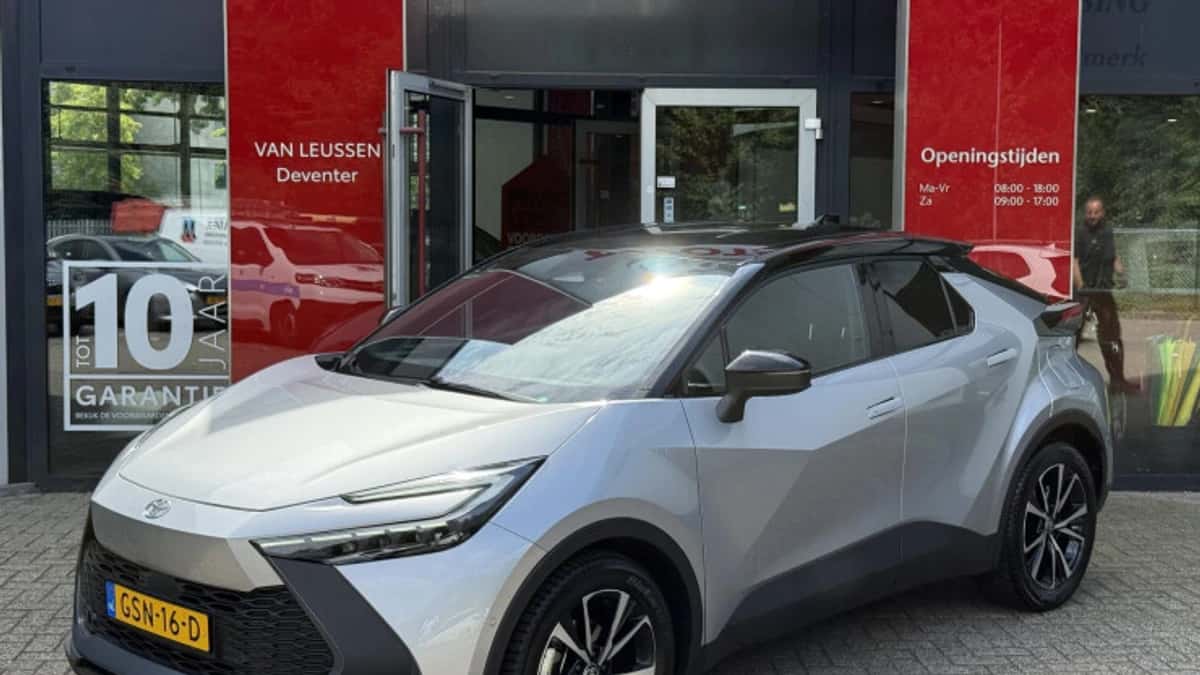 Toyota C hr (2024) — foto 1