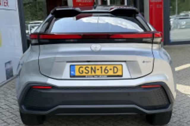 Toyota C hr (2024) thumbnail 3
