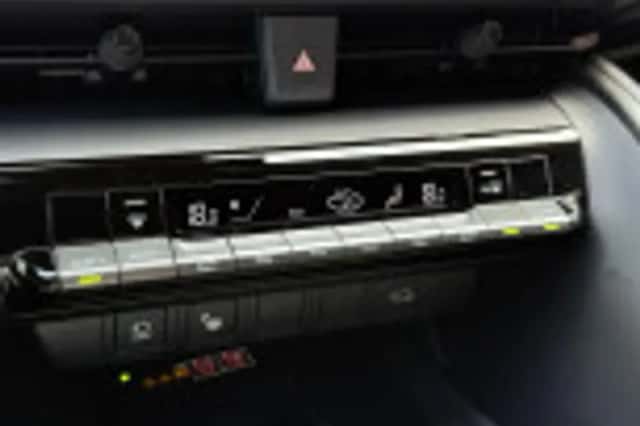 Toyota C hr (2024) thumbnail 36