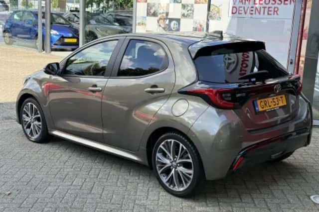 Toyota Yaris (2024) thumbnail 2