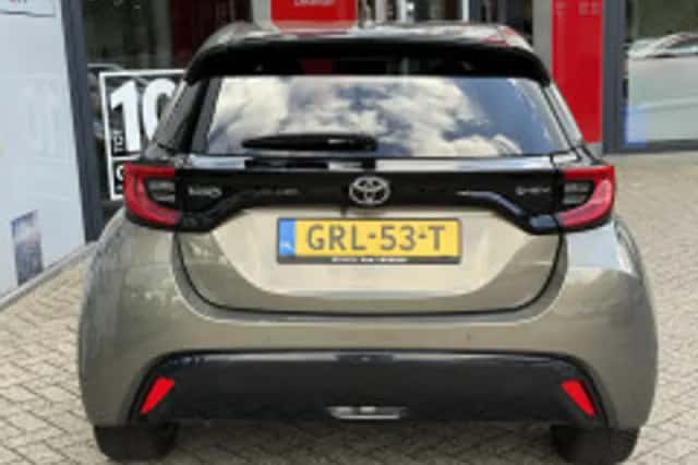 Toyota Yaris (2024) thumbnail 3