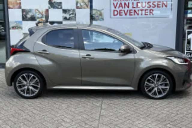 Toyota Yaris (2024) thumbnail 4