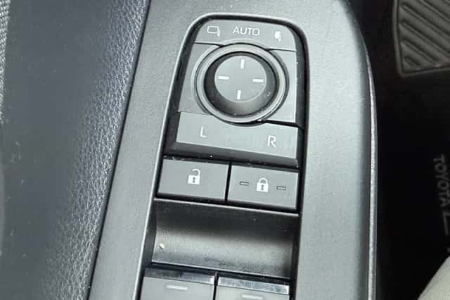 Toyota C hr (2024) thumbnail 18