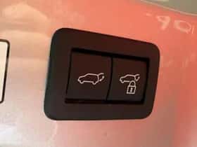 Toyota C hr (2024) thumbnail 23