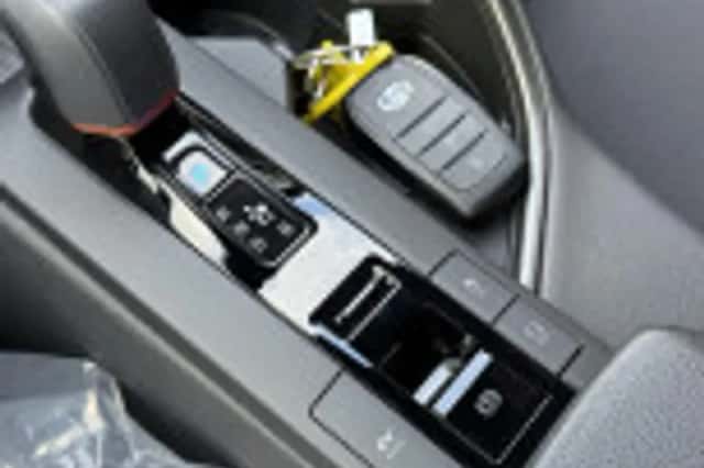 Toyota C hr (2024) thumbnail 40