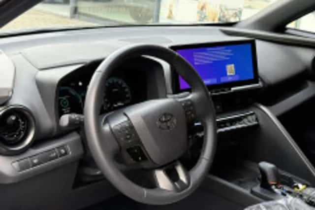 Toyota C hr (2024) thumbnail 6