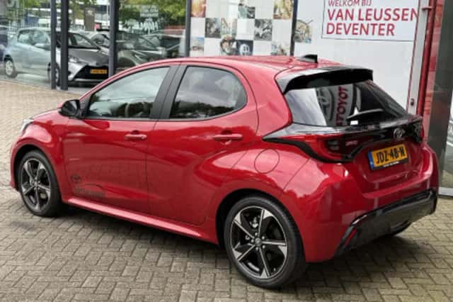 Toyota Yaris (2025) thumbnail 2