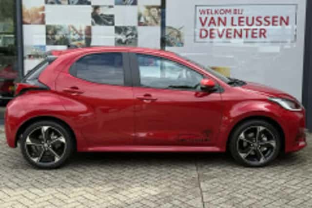 Toyota Yaris (2025) thumbnail 3