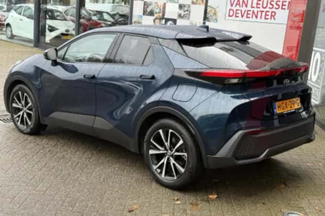 Toyota C hr (2025) thumbnail 2