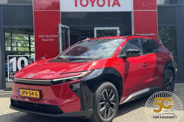 Toyota bZ4X (2026) thumbnail 1
