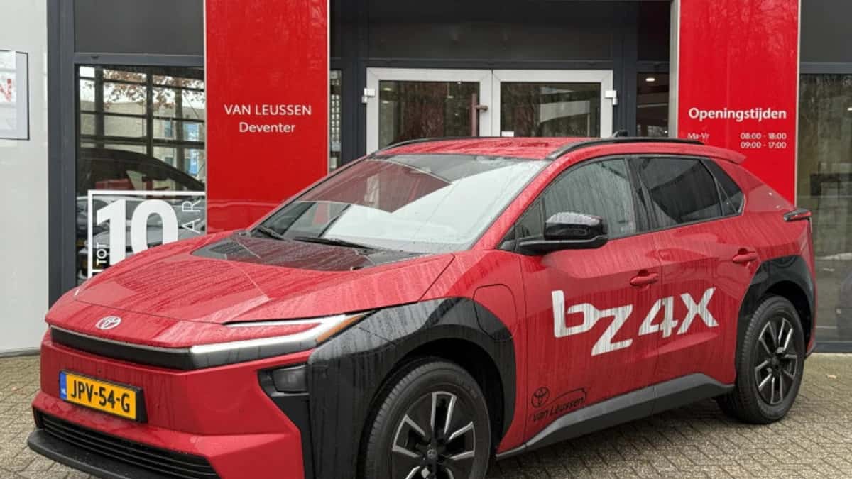 Toyota bZ4X (2026) — foto 1