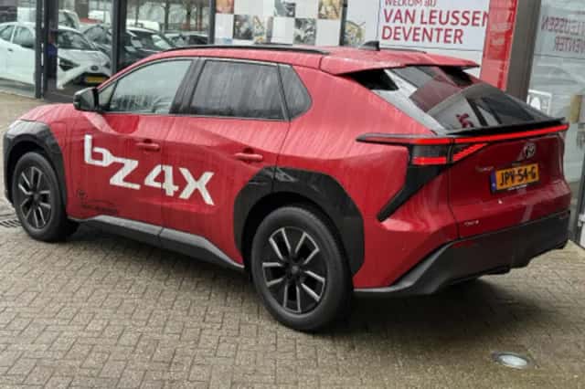 Toyota bZ4X (2026) thumbnail 2