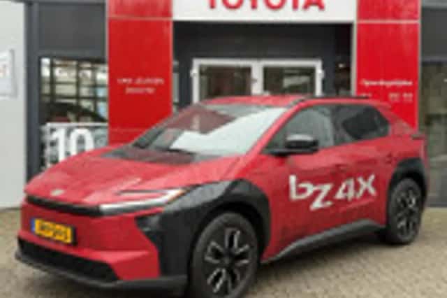 Toyota bZ4X (2026) thumbnail 33