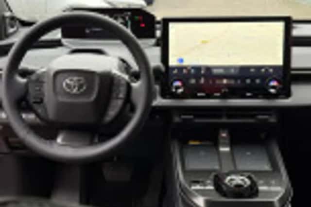 Toyota bZ4X (2026) thumbnail 39