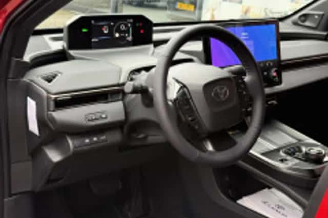 Toyota bZ4X (2026) thumbnail 6