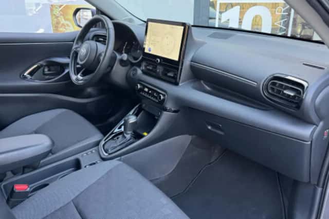 Toyota Yaris (2025) thumbnail 2