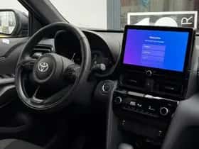 Toyota Yaris Cross (2024) thumbnail 2