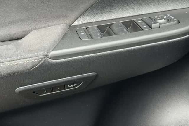 Toyota C hr (2025) thumbnail 16