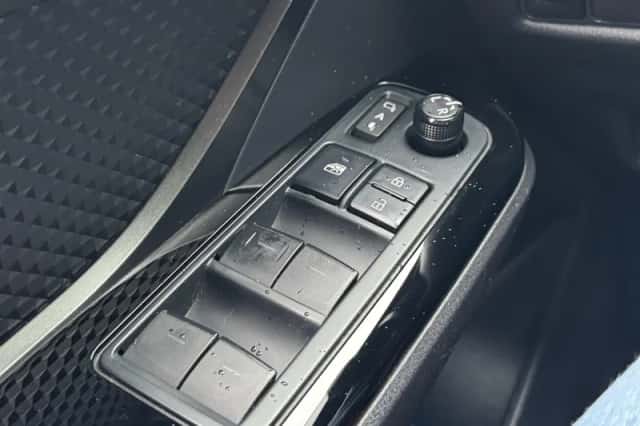 Toyota C hr (2023) thumbnail 17