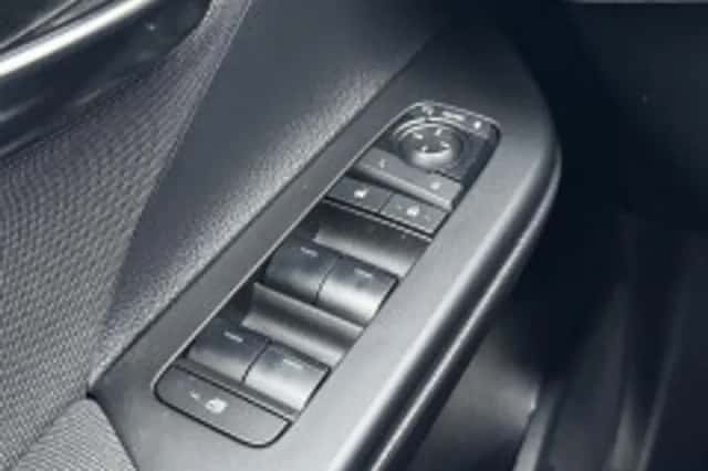 Toyota C hr (2025) thumbnail 4