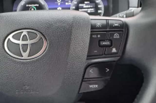 Toyota C hr (2025) thumbnail 6