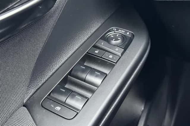 Toyota C hr (2025) thumbnail 10