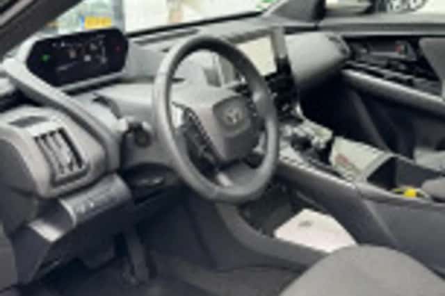 Toyota bZ4X (2025) thumbnail 32