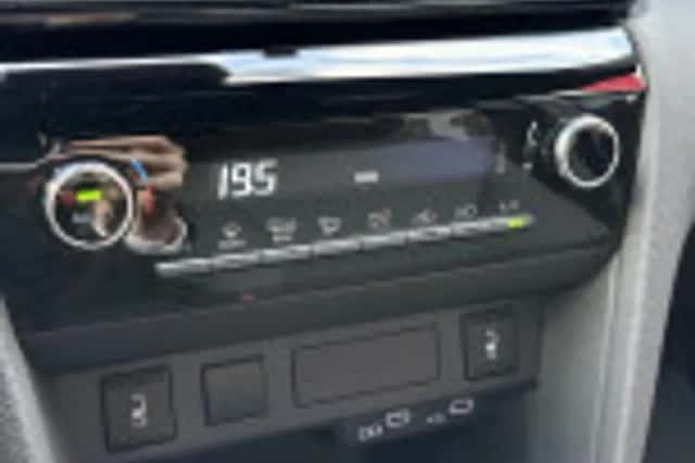 Toyota Yaris Cross (2025) thumbnail 38
